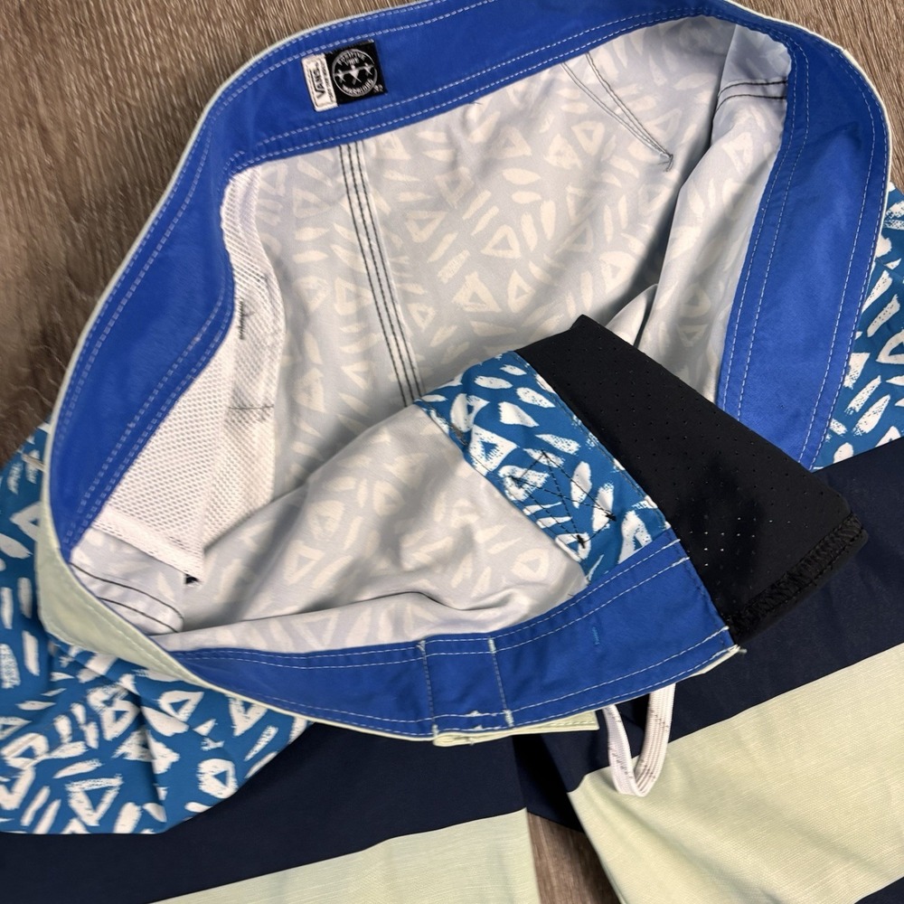 Vans Off The Wall Positive Vibe Warriors Mens 32 Blue Geometric 9" Board Shorts - Picture 4 of 8